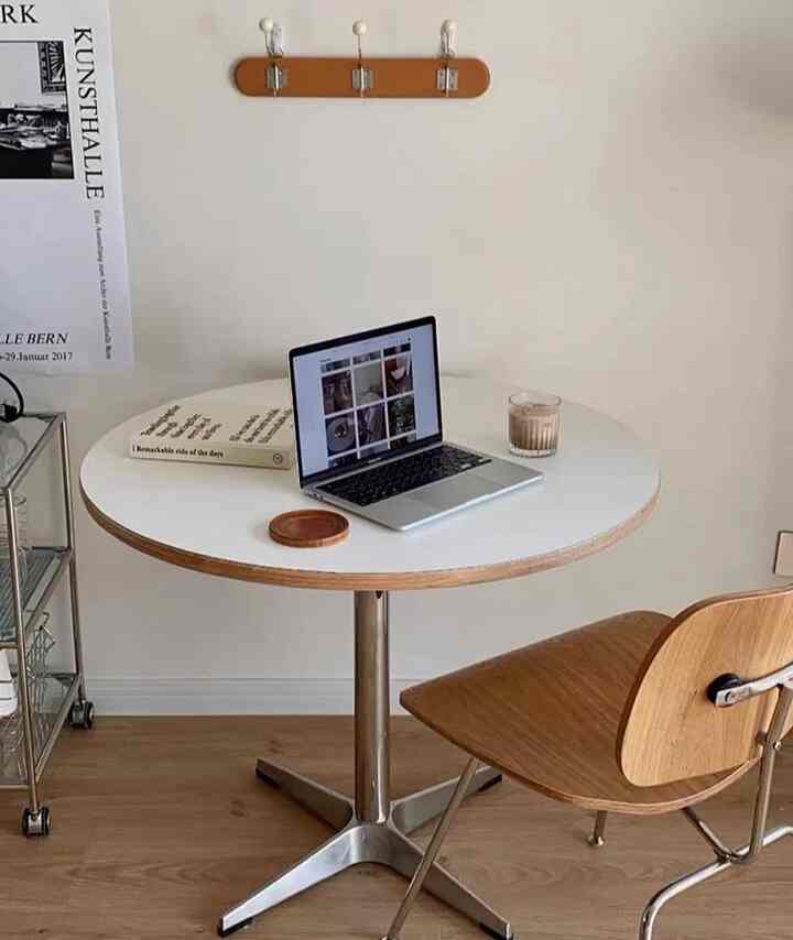 木製ダイニングテーブル