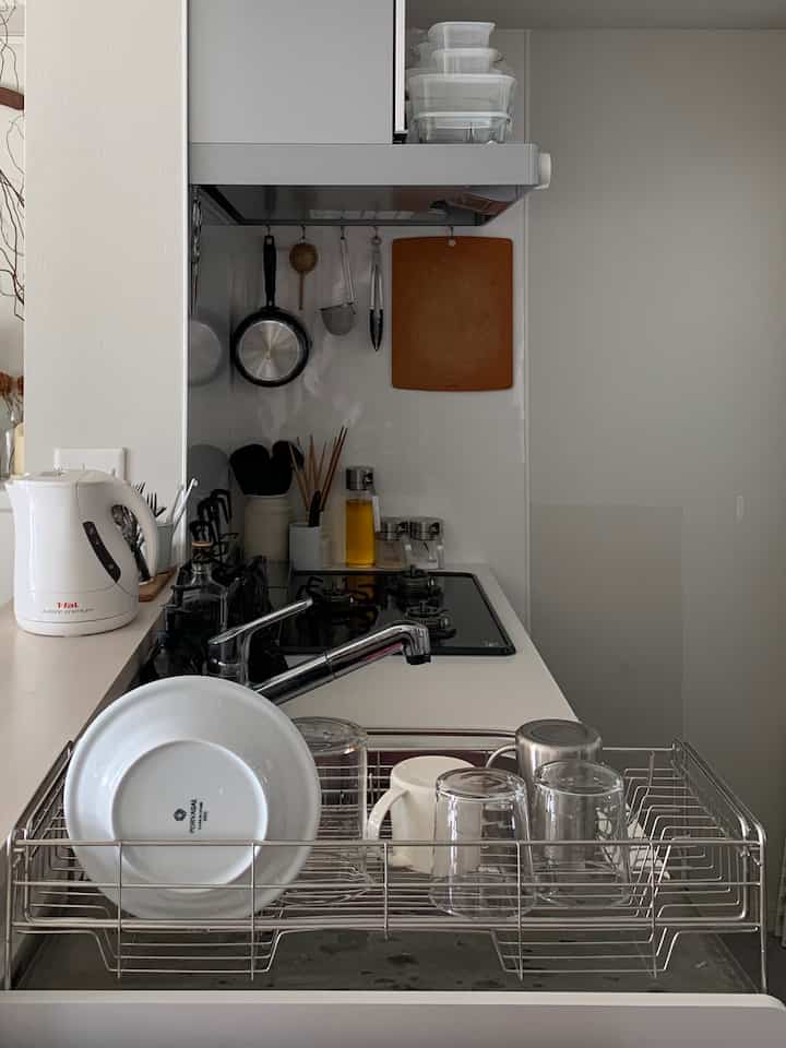 狭い賃貸のキッチン。

#水切りかご #賃貸暮らし #賃貸キッチン #アンティークインテリア #スコープ #北欧 #オイルボトル #キッチン雑貨 #キッチン道具