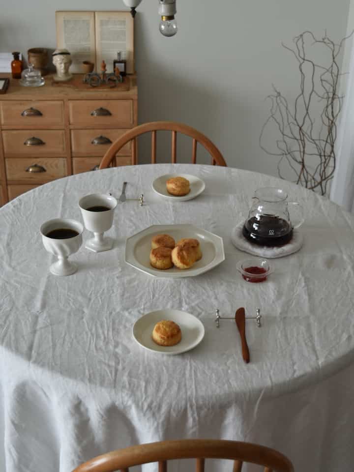 お気に入りのハリオのコーヒードリッパーとコーヒーサーバー。コーヒードリッパーはオリーブウッドの木の感じがテーブルコーディネートに一役買ってくれています。

#コーヒーサーバー #コーヒードリッパー #コーヒータイム #テーブルコーディネート #丸型テーブル #ラウンドテーブル #テーブルコーデ