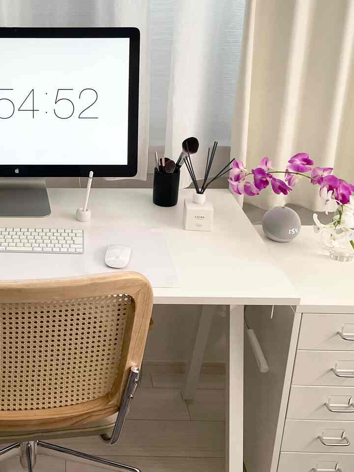 work space 💐

#シンプルインテリア
#ホワイトインテリア 
#ワークスペース
#IKEA #ニトリ #収納
#韓国インテリア 