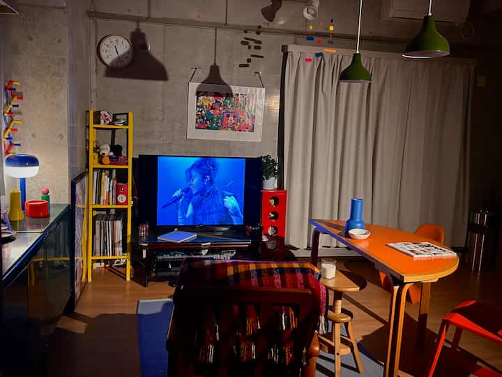 2023.11.7

ソファーを手放したので少し景色が変わりました🛋️

宇多田ヒカルの初ライブを見ながら洗い物中🧼

#ワンルーム #一人暮らし #カラフルなインテリア #IKEA #北欧 #ミッドセンチュリー #vitra #tipton #無印良品 