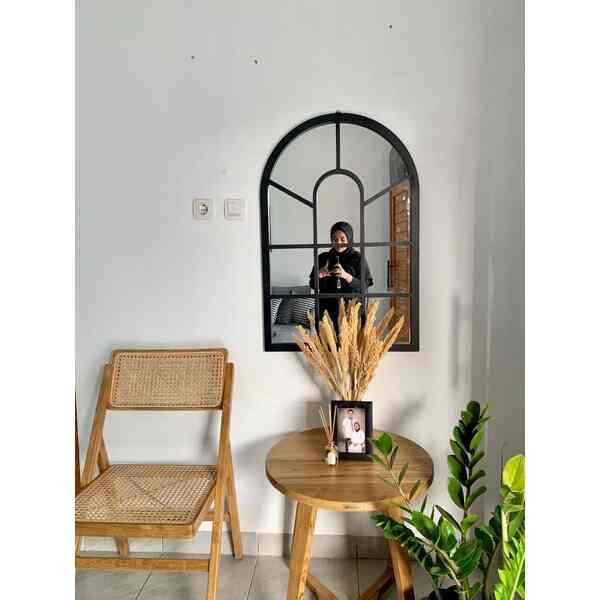 Cermin Kolonial, Hitam