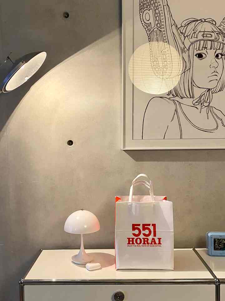 551をGETしたよ
ダイニングのakariがお月様みたい🌕

#ルイスポールセン #usmハラー #サイドボード #アート #スタンドライト #照明スタンド #照明インテリア #照明 