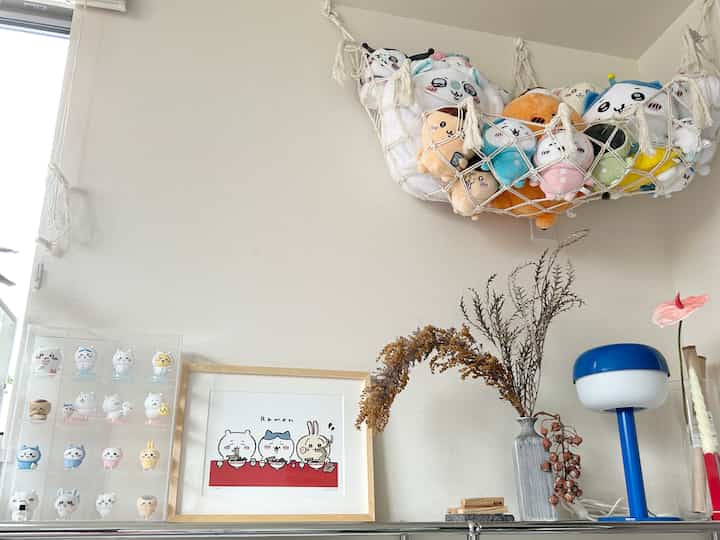 ちいかわグッズをディスプレイケースとハンモックに収納しました🧸
#無印良品 #ikea #HAY #SHEIN #インテリア