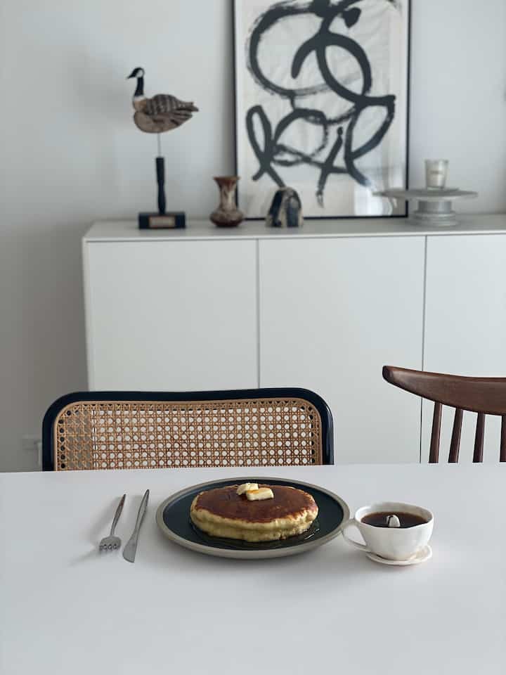 ホワイトのテーブルマットでイメチェン🤍
休日はたまにパンケーキでしっかり食べます🥞

#おやつ #パンケーキ #食器