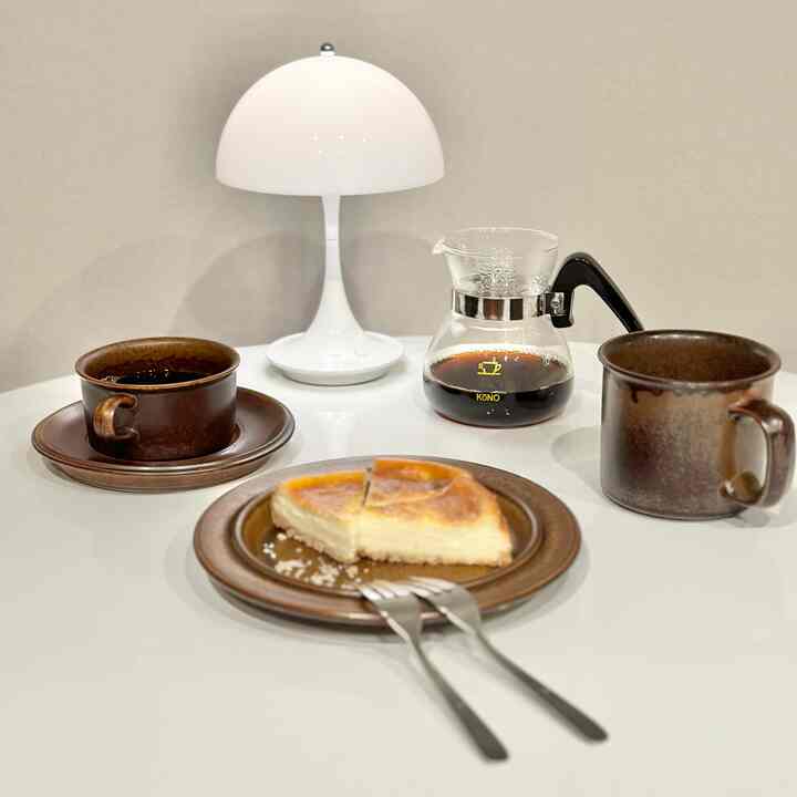 Cheesecake yang saya pesan sebagai pembayaran pajak kampung halaman sudah tiba, jadi saya buatkan kopi🧀💛🧡


#Meja makan #カフェ #コーヒーカップ #アラビアフィンランド #ケーキ