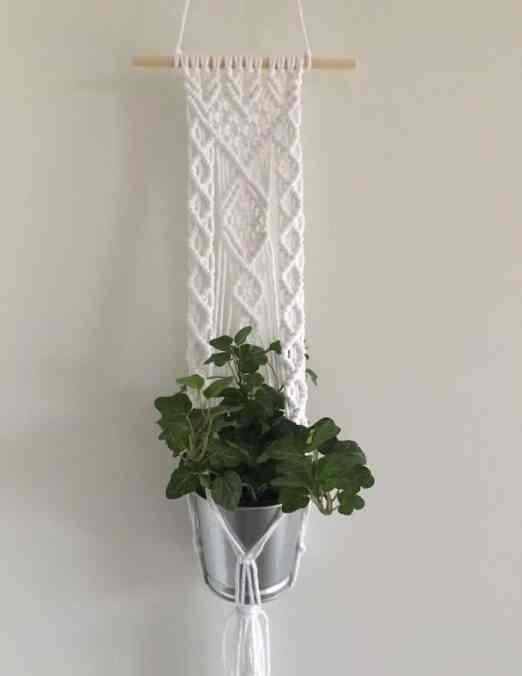 Macrame pot gantung