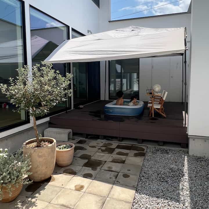 梅雨もあけて、いよいよ
夏本番といった感じの週末

タープテントを出して
わが家もプール開きしました！

#お家プール#タープテント#中庭