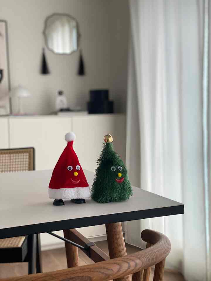 話題のやつら🎅🎄
けたたましい音楽と共に歩き回ります🤣

#クリスマス小道具 #クリスマスプレゼント #クリスマスホームパーティー #クリスマス 