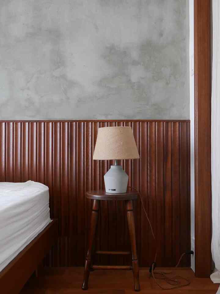 寝室の壁面にも、キッチンカウンターと同じtoolboxのリブ材を使用しています◎
.
.
.
#寝室 #寝室インテリア #ヴィンテージ家具 #テーブルランプ #ランプシェード #照明 #寝室照明 #リノベーション #マンションリノベーション #中古マンションリノベーション #マンションインテリア #リノベーション #リノベ #リノベーションマンション #リノベーションデザイン #ヴィンテージインテリア #住み替え  #中古マンション #モルタル #モルタル壁 #renovationlife #midcenturymodern #bedroom #bedroomdesign #vintagestool #vintagechair #tablelamp #lampshade