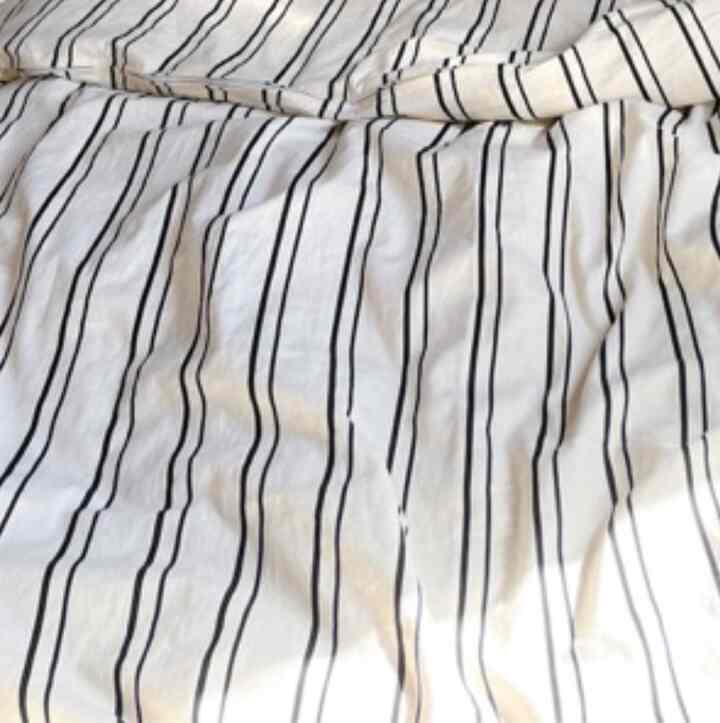 Bedding Cream Black Line 215x200