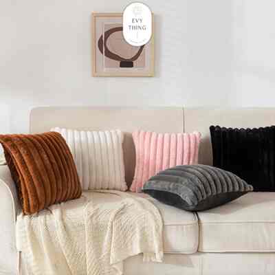 Sarung bantal sofa beludru