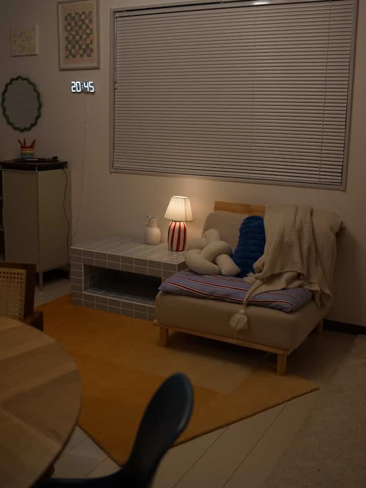 実はこの座布団枕カバーに
ダイソーのヌードシートクッションを
いれて使っています！
座布団ってどうしても和な雰囲気の
ものが多くて気にいるものが
見つけられなかったのですが
これなら気軽に洗えるしいい感じです！

#座布団 #リビングインテリア #海外風インテリア #ソファー　
