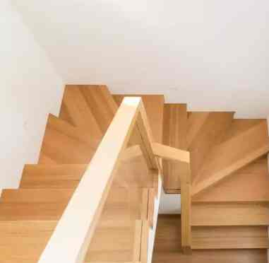 Granit anak tangga motif kayu