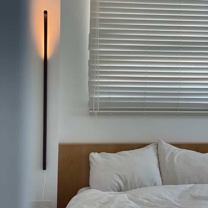 シンプルイズベストなベッドルーム🛏️
#ベッドフレーム 
#ベッドカバー 
#寝室のインテリア 