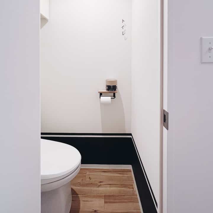 🚽🚽🚽
アクセントクロスだけで
シンプルに〜

#トイレ #トイレのインテリア #トイレデザイン 