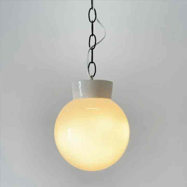 ヴィンテージ ホワイトガラス ペンダントランプ①