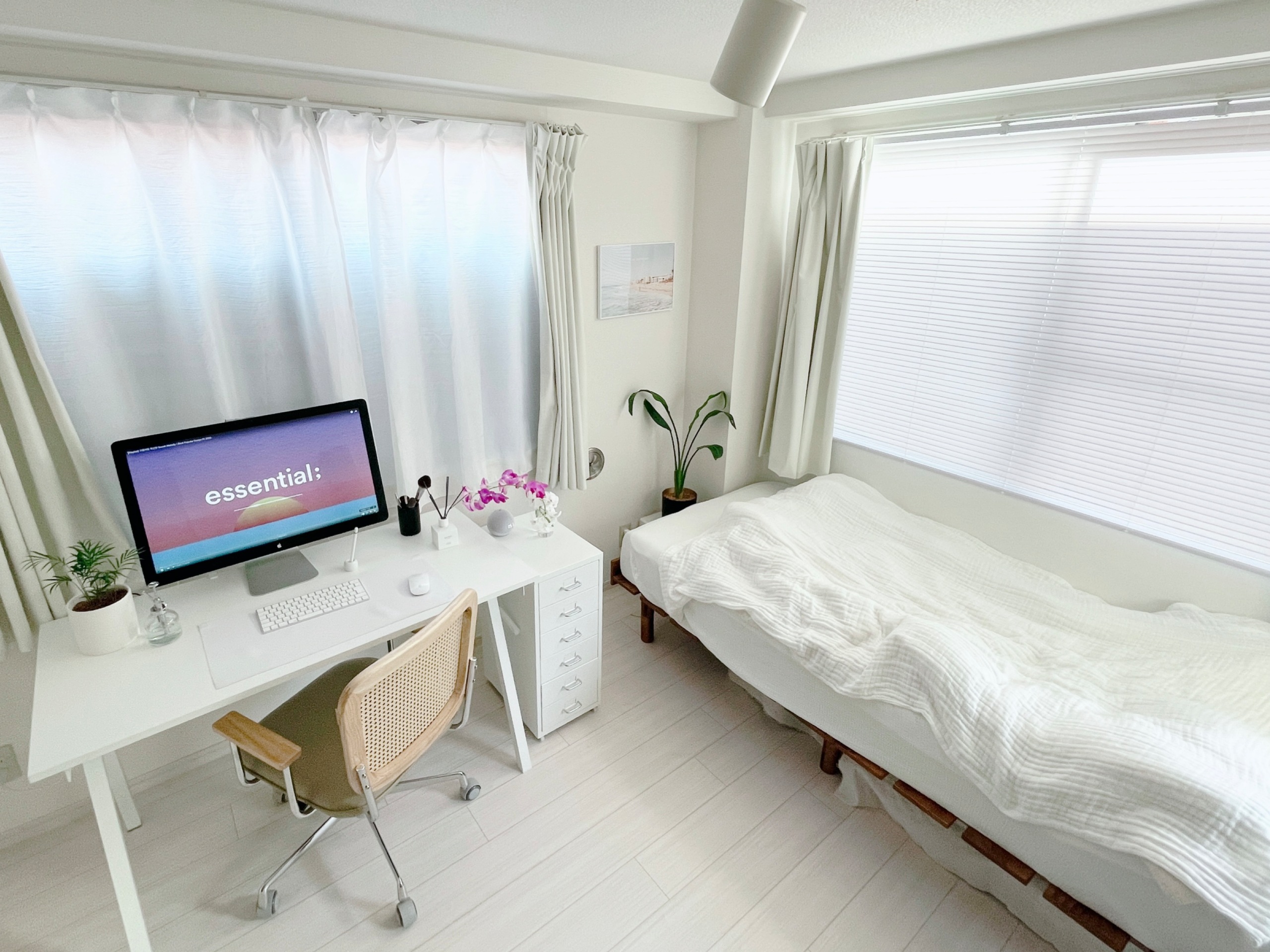 TROTTEN トロッテン デスク 120x70 cm［4色］を使ったインテリア