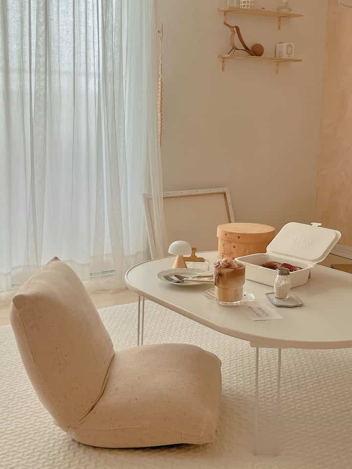 2023.07.26

新しくお迎えした座椅子コロン𓈒𓏸
名前からして可愛い♡⃛  
リビングでよくダラダラする事が多いから大活躍してるˎˊ˗　


#座椅子#淡色

