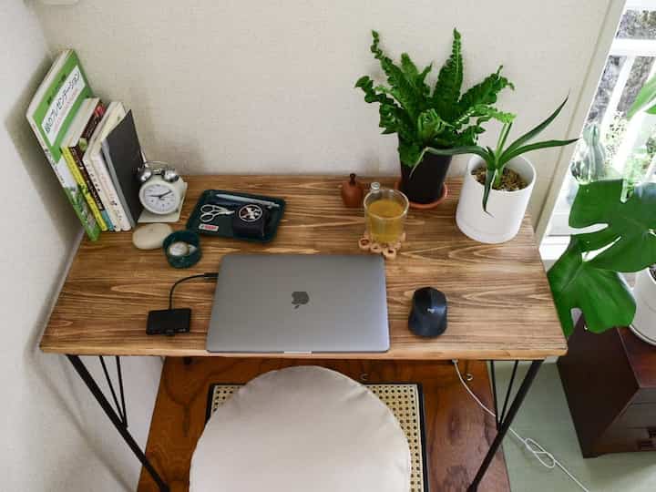 在宅の時はこちらで仕事しています💻
#ワークスペース #ワークルームインテリア 