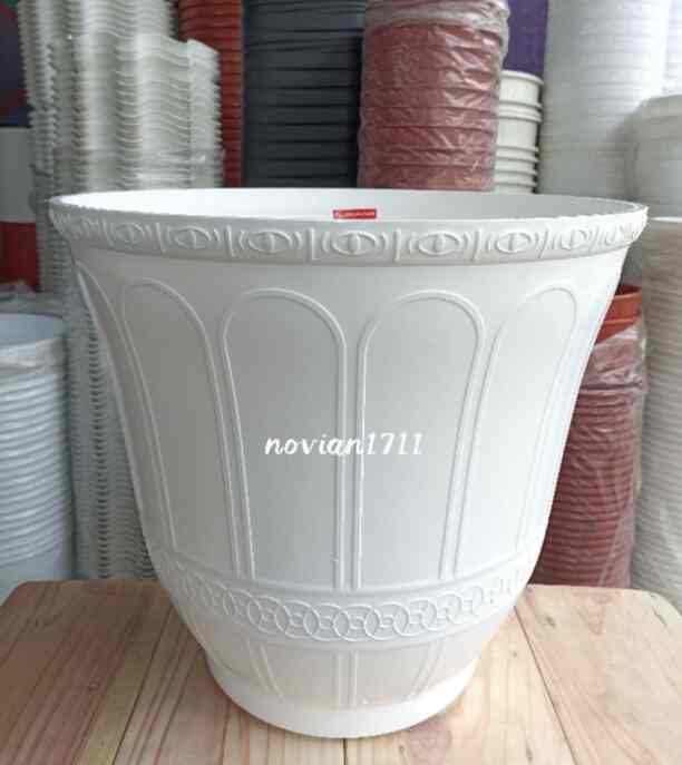 Pot bunga tanaman besar