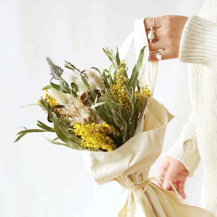 ミモザのバッグ入りブーケ