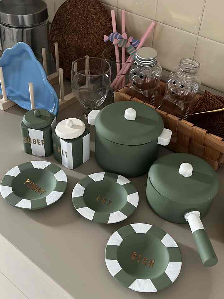 
中古でゲットしたおままごとセットが
ハゲハゲだったので
ダイソーの塗料で塗りました
色がめちゃくちゃいい感じ♡
このままキッチンに飾って
おきたいぐらいです🥹

#ダイソー #diy #キッチンインテリア #おもちゃ #おままごと