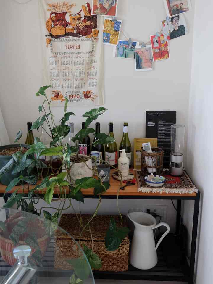 ローシェルフは高さがない分、圧迫感がなくていい🤔


#ローシェルフ #テレビボード #バスケット #花瓶 #ピッチャー #IKEA #イケア #観葉植物 #観葉植物のある暮らし #ワインボトル #zarahome #ザラホーム 