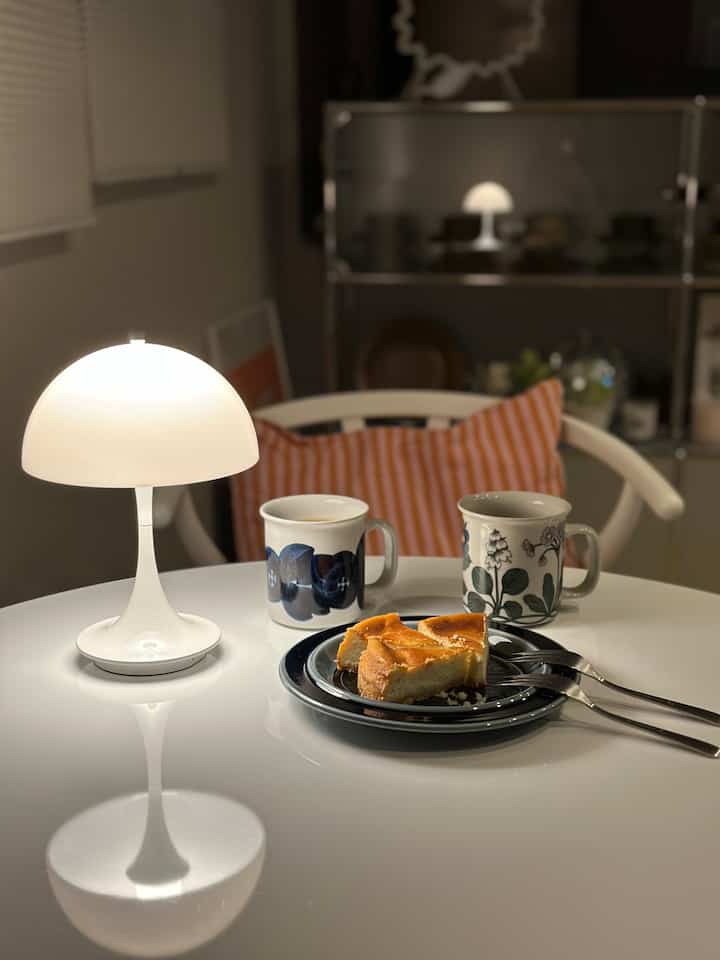 お気に入りの北欧ヴィンテージ食器で、最近届いた返礼品のゴルゴンゾーラのチーズケーキを食べました🧀💛


#コーヒーカップ #ティーカップ #マグ #ケーキ皿 #プレート #食器 #ラウンドテーブル #間接照明 #テーブルライト #ライト #パンテラ 