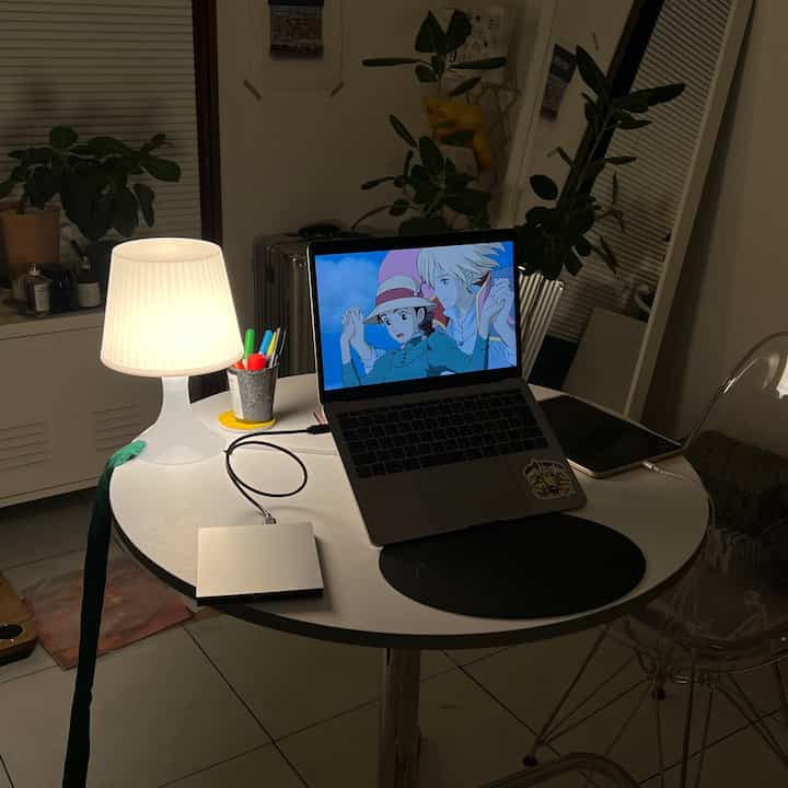 night movie 🏰🎞️😎
友人からもらったハウルの動く城のdvdを見ました。ハウルみたいなイケメンに生まれたかったよ🤣

夜のお部屋写真は初めてかもしれないですね。
夜の明かりの雰囲気も好きなので、眠気に負けずに撮っていきたいな。

#お部屋の照明 #夜景 #リビングルームのインテリア #ベッドルームスタイリング 