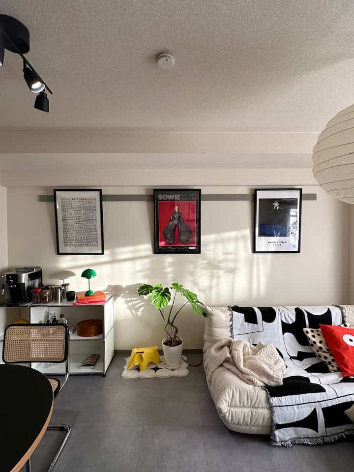 ミッドセンチュリーモダンのコーナー収納用ラグのインテリア