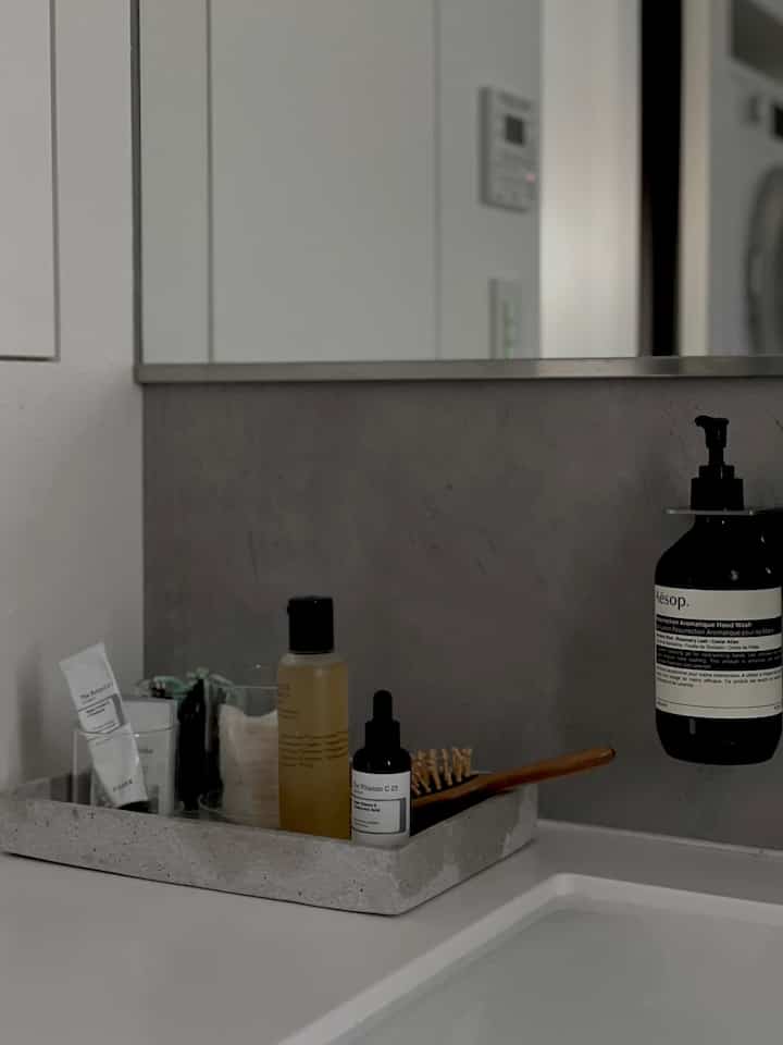 Something on the sink.
Moltex walls and MERAKI trays go perfectly together◎
#Washstand interior
#Wash basin 
#Laundry room
#Laundry room interior