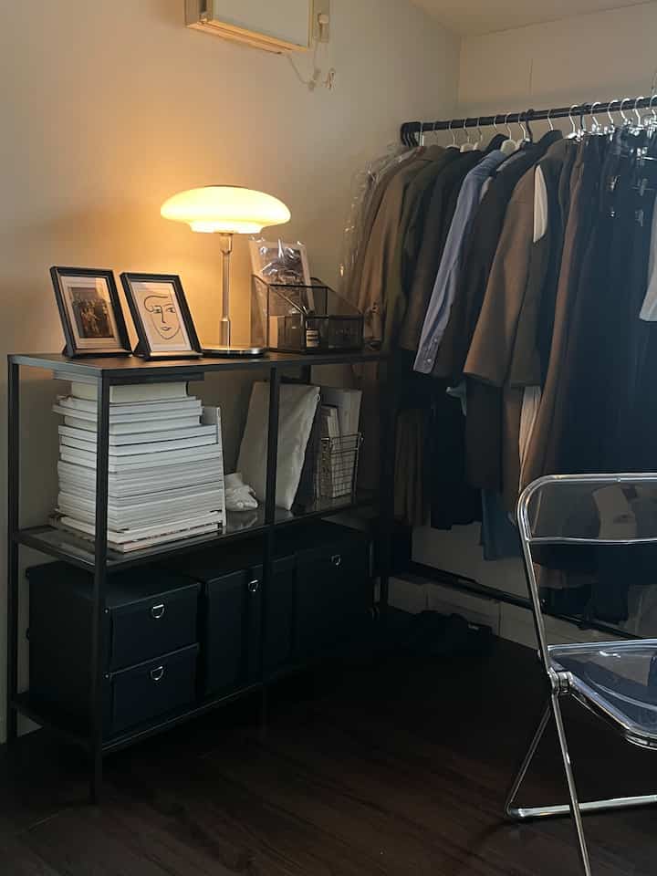 ブラック、増殖中
#ワンルーム #洋服のインテリア #服収納 #本棚インテリア 