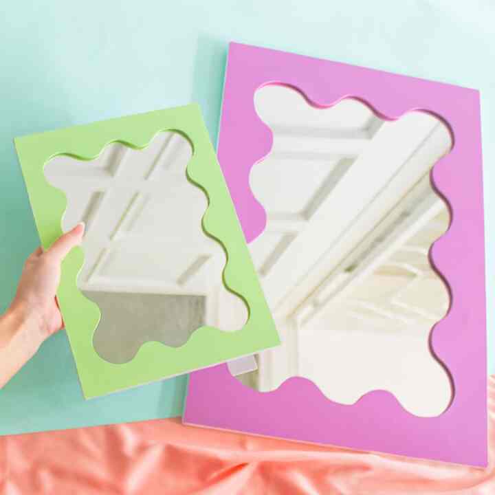 Kaca Cermin Curvy Wavy Mirror