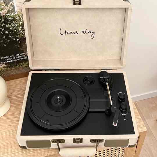 ヴィンテージレコードプレーヤー bluetoothスピーカー搭載