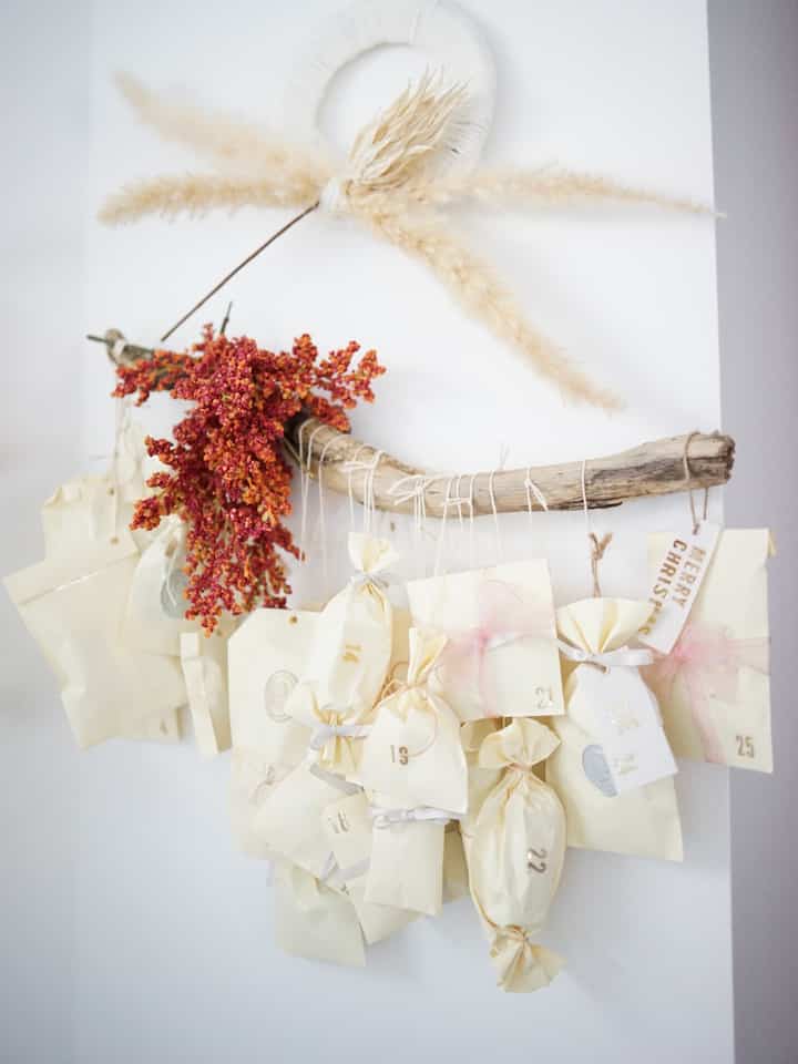 Christmas advent calendar
I made it🎄
I'm looking forward to December
Christmas tree at home
What I've been using since I was little
I inherited it

#Advent calendar #流木 #造花 #セリア #クリスマスインテリア #クリスマス