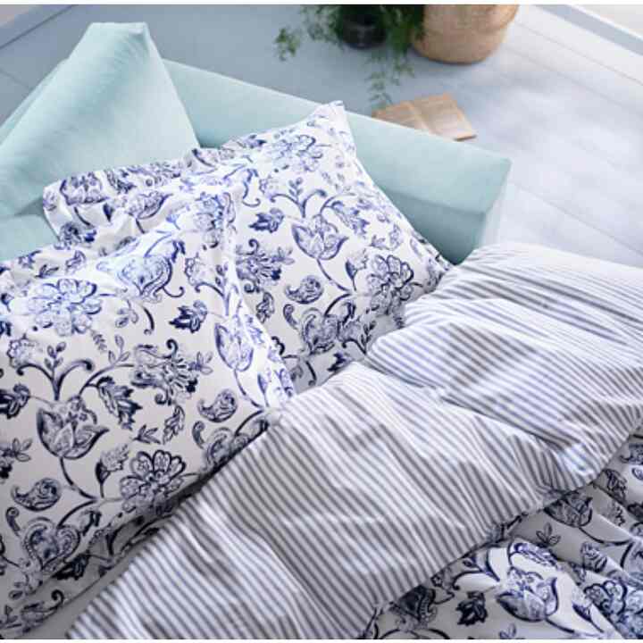JUNIMAGNOLIA Sarung duvet dan 2 sarung bantal, putih/biru tua, 240x220/50x80 cm