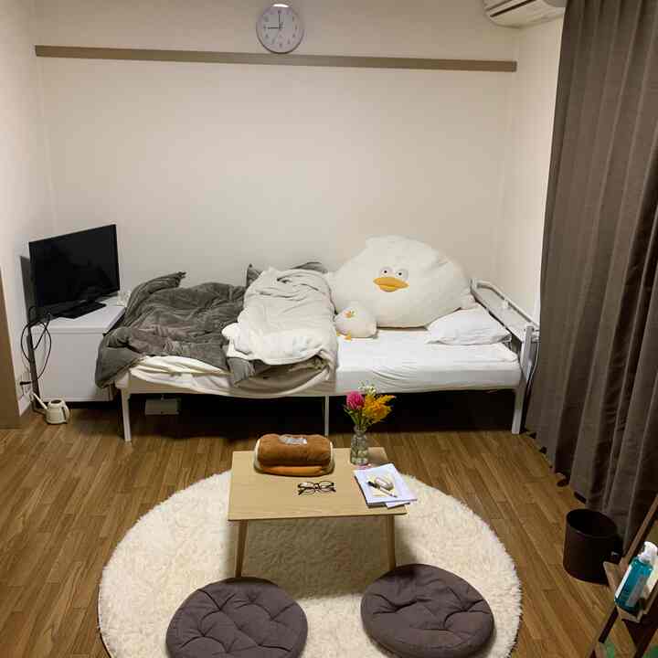 引っ越してきて4日です🏡
やっと荷解き終わって、新しく買うものは新調して、なんとか生活できるくらいにはなりました。
キッチン周りとか、テレビの線とか、ちょっと足りてないカーテンとか😹まだまだやる事沢山だ〜

#花のある暮らし
#とりもちのいる暮らし