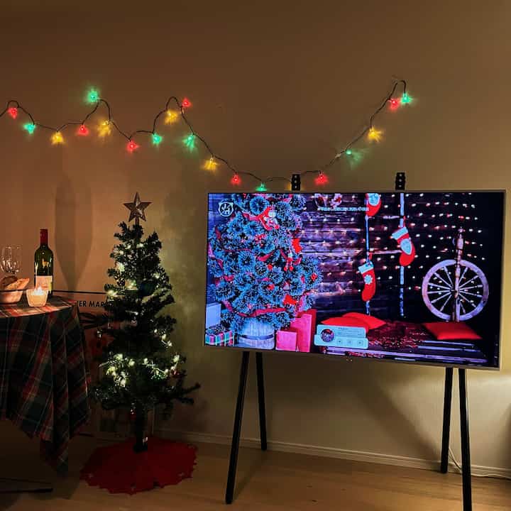 今年のクリスマス皆んなどうする？🎄✨

ツリーは昨年ニトリで購入したよ〜
画像ので120cm位です🤞

オーナメントとか飾り付けは全部
北欧デンマーク発のflying tigerで🙋‍♀️


#クリスマス小道具 
#クリスマスパーティー #クリスマスホームパーティー #クリスマスツリー #クリスマス準備 
