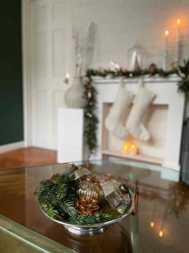 クリスマスデコレーションを毎日少しづつ
いじりながらクリスマスを迎えるのが
とにかく楽しみ！

#christmas #christmasdecoration #クリスマス
#クリスマスデコ #ザラホーム #カラフルインテリア #マントルピース