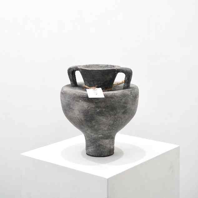 Ahia Vas Tanah Liat, Rustic Black