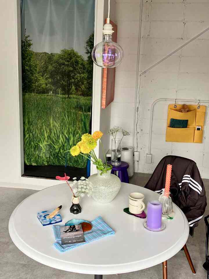 The resin items I make
Online sales started today.

If you like, click the link 🤤

#ikea #hay #haydesign #interior #interiordesign #myroom #goodmyroom #concrete #colorful #oneroom #bigoneroom #interiorstyling #livingroom #flower #flowerbase #designers #art#room #観葉植物 #花 #花器 #間接照明 #コンクリート #打ちっ放し #2人暮らし #ビッグワンルーム #フルイドアート #レジン #デザイナーズ

#resinart #resin #resinartwork #resinaccessory #resincoasters #resincraft #handmade #interior #accessor #レジン #レジンアクセサリー #レジンクラフト #レジン作品 #レジン作家 #ハンドメイド #インテリア #ミッドセンチュリー #ミッドセンチュリーモダン #韓国インテリア #雑貨 #おうち時間 #暮らし #暮らしを楽しむ #コースター #灰皿 #小物入れ #花瓶 #フラワーベース