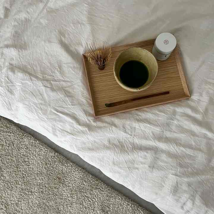 Sometimes I try making matcha tea𓇢
I am happy when I spend quiet time alone at home.

#Tea #teatime #tea utensils #brewingkit #matcha #pottery #chasen #chashaku #obon tray #tray #muji #muji #white interior #natural interior #overseas interior #Japanese interior #simple interior #living alone #living alone interior #studio room #studio interior #interior #room #home
