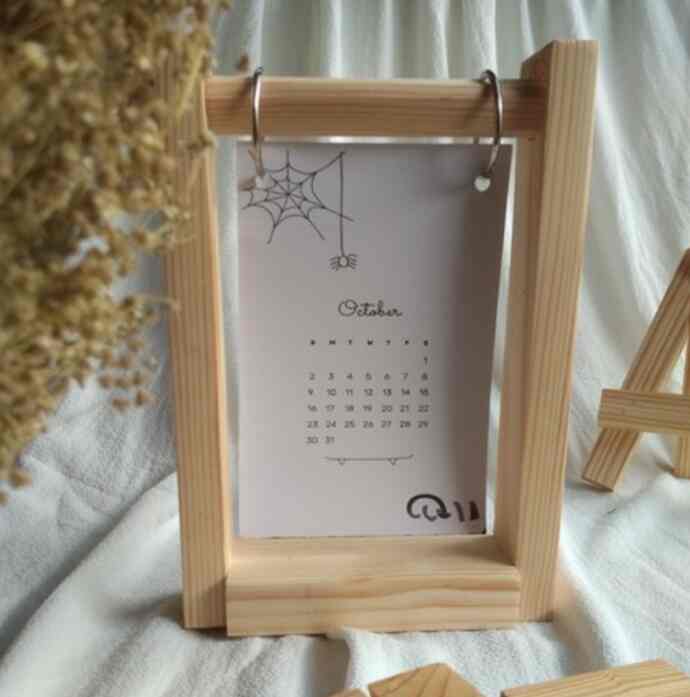Stand kayu Kalender Meja 2023
