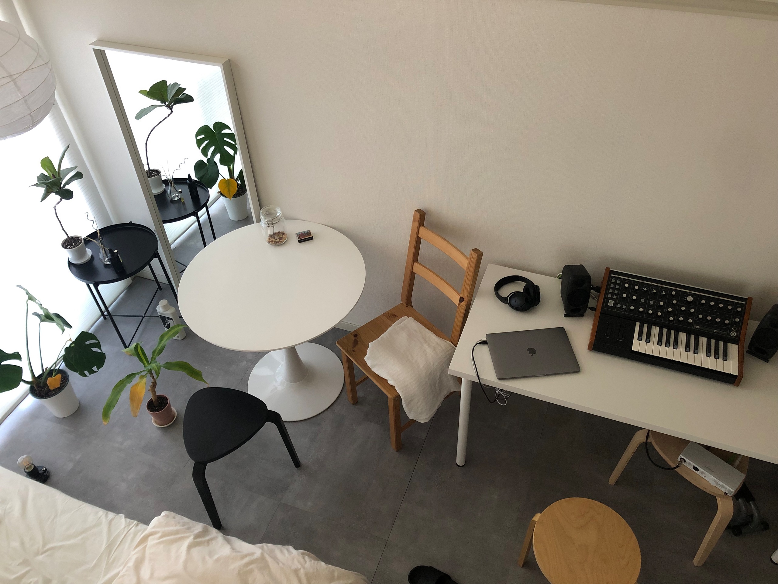 TROTTEN トロッテン デスク 120x70 cm［4色］を使ったインテリア