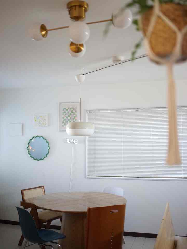 ダイニングの位置を変えたので
それに合わせてダクトレールを購入して
照明の位置を合わせました
植物とかぶら下げてもいいなあ

#ダクトレール #ダイニングテーブル  #ダイニング #海外風インテリア #IKEA 