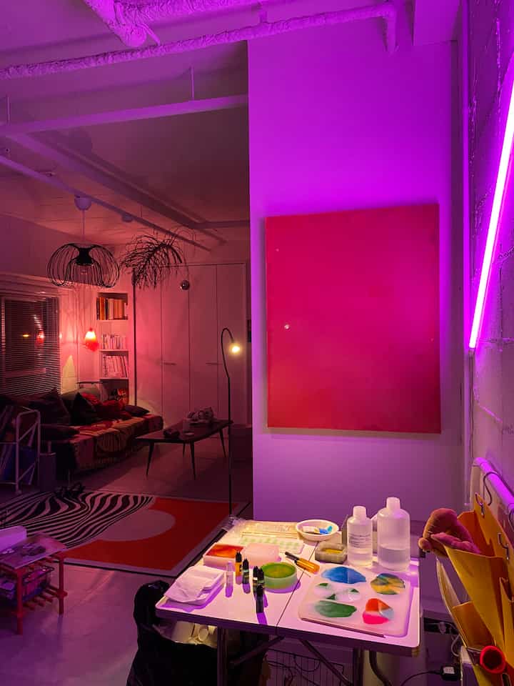 Saya sering memakai neon merah muda ini.
Saya suka bagaimana ruangan itu tiba-tiba berhenti menjadi sebuah ruangan.

Saya membuat item resin di bawah lampu ini.
Saya telah melampirkan tautannya, jadi silakan periksa jika Anda tertarik.

#ikea #hay #haydesign #interior #interiordesign #myroom #goodmyroom #concrete #colorful #oneroom #bigoneroom #interiorstyling #livingroom #flower #flowerbase #designers #art #Hidup untuk dua orang #Satu ruangan besar #Seni cair #Resin #Desainer