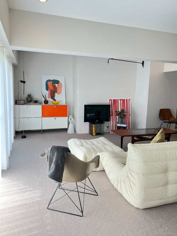 #マンションリビング
#リノベマンション
#マンションリノベーション

#interior#interiorgreen#isamunoguchi#ligneroset#hermanmiller #flos#togo#togosofa#midcentury #インテリア#マイホーム#観葉植物 #観葉植物のある暮らし#リーンロゼ#トーゴ#リビングインテリア