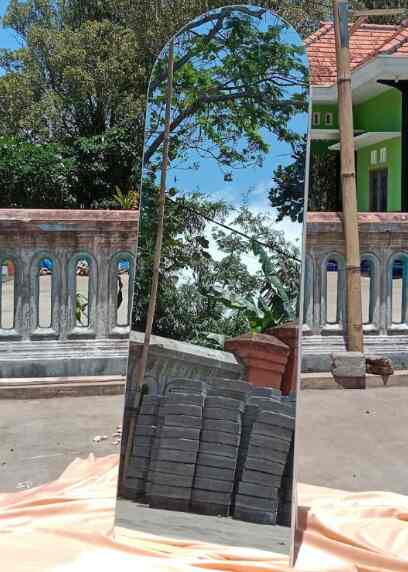 Standing mirror frameless