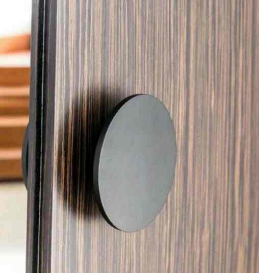 Handle pintu kayu bulat